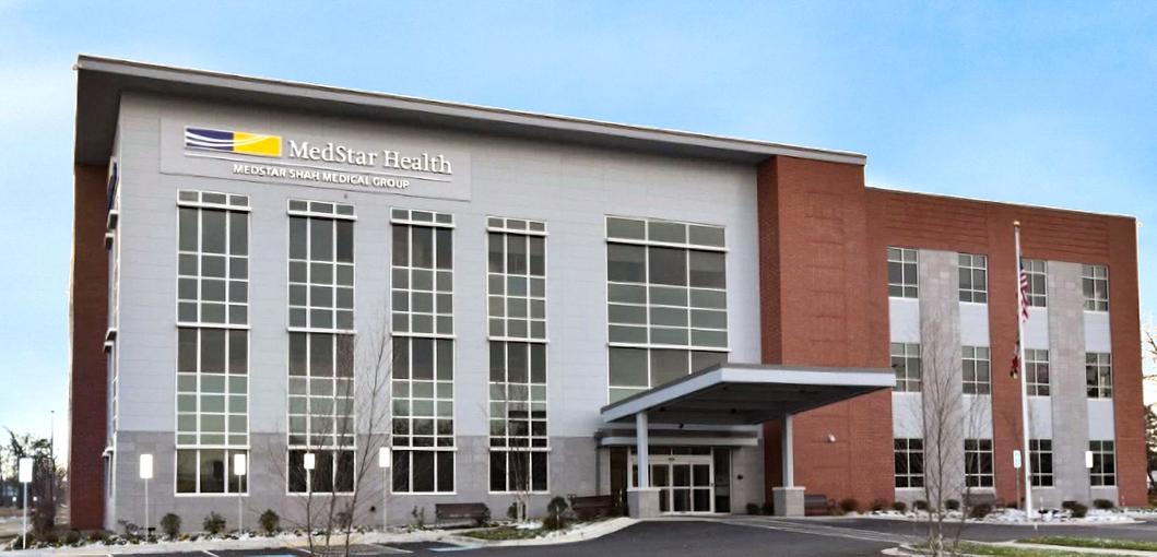 这座现代化的砖、混凝土和玻璃办公楼是MedStar Shah医疗集团位于华尔道夫的所在地。