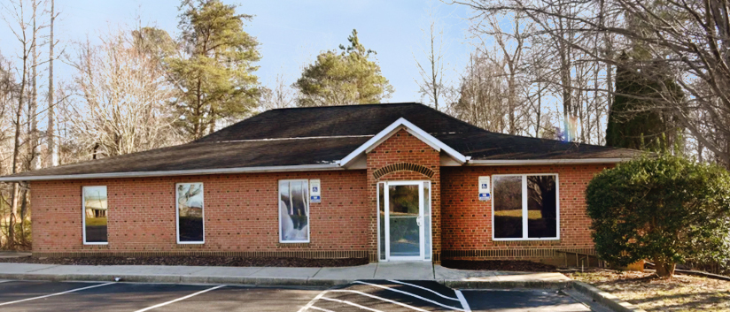 MedStar Shah Medical Group at Lusby is located in a one-story brick building.