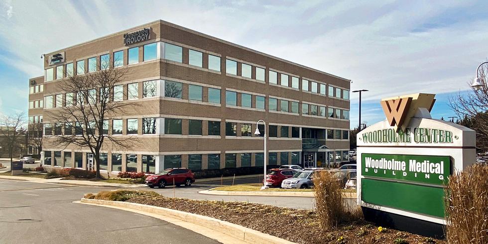 Woodhome中心的灰色混凝土专业办公楼是MedStar Health心脏和血管护理的所在地。