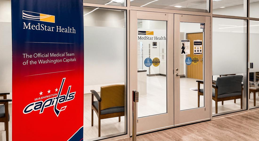 MedStar健康物理治疗位于弗吉尼亚州斯林菲尔德的圣詹姆斯运动中心内。