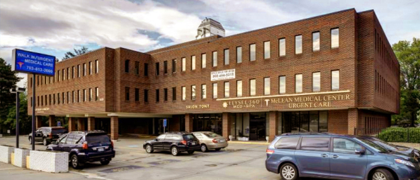 位于麦克林的MedStar医疗中心是一座三层砖砌办公楼