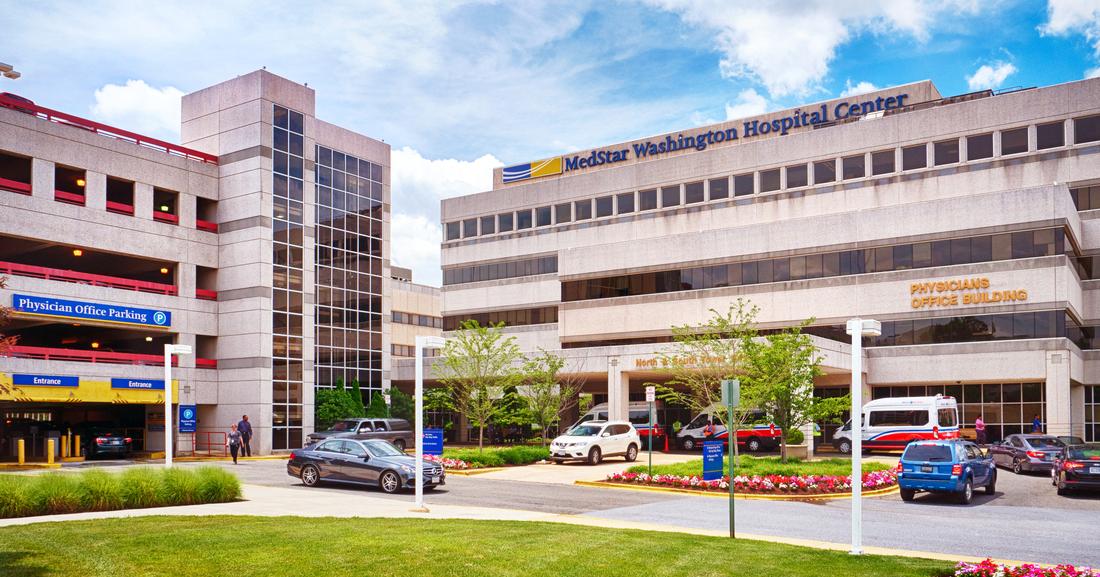 MedStar华盛顿医院中心医师办公楼的入口