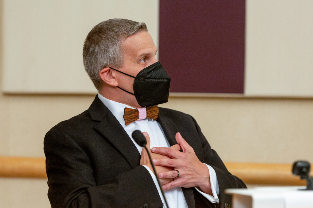 Karl DeJonge, Internal medicine residency faculty member, speaks on a panel discussion. He is weaing a mask.
