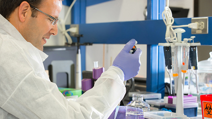 A research scientist works in a medical laboratory.