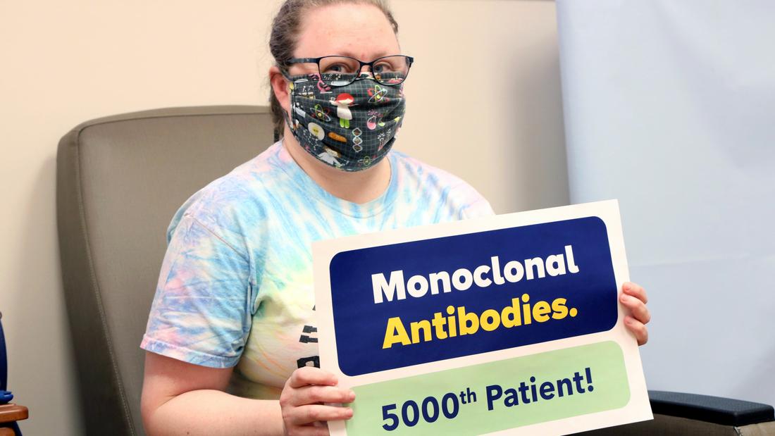 Portrait of the 5,000th patient to receive monoclonal antibody treatment for COVID-19 at MedStar Health.