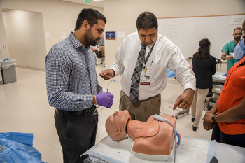 Dr Vinay Gupta teaches a resident during a surgery simulation training at MedStar Health.