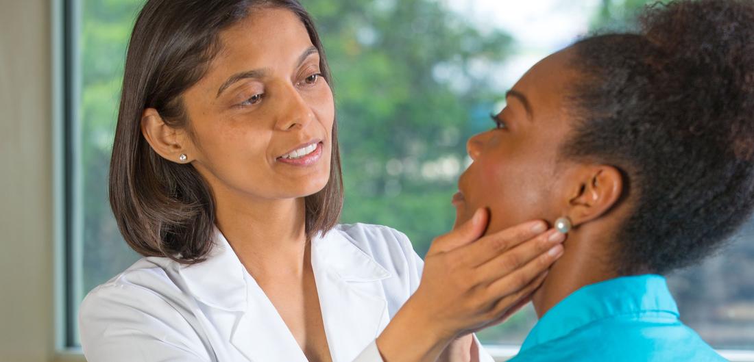 Endocrinologist Susmeeta Sharma examines a patient in a clinical setting.