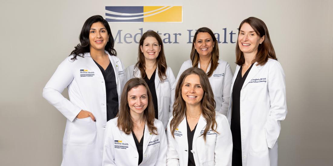 MedStar健康头痛中心的一组医生微笑着摆姿势合影。卡塔尔世界杯比赛名单