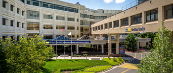 Main entrance to MedStar Washington Hospital Center