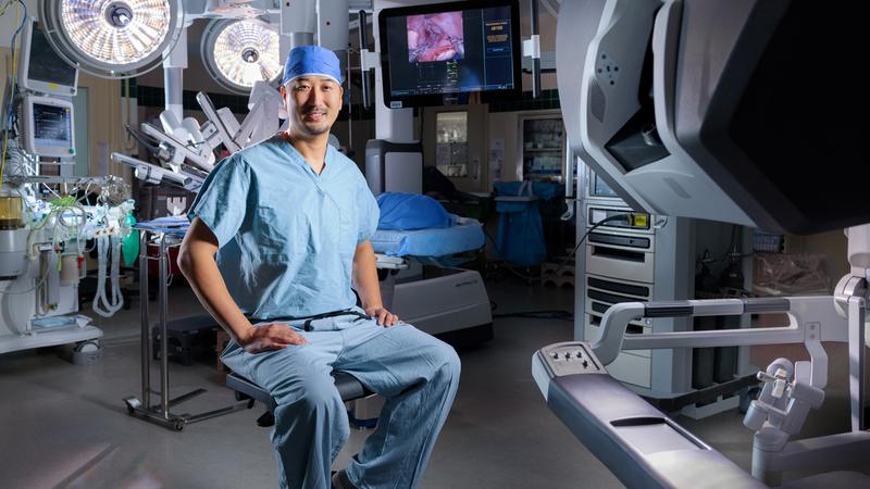 Photo of Dr Yuji Kawano with the DaVinci Xi Surgical System at MedStar Health