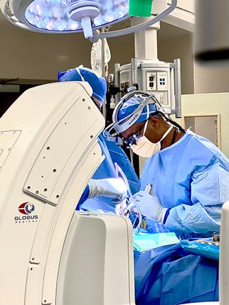 Dr Mesfin Lemma performs surgery using the new Excelsius 3D intraoperative imaging system at MedStar Union Memorial Hospital.