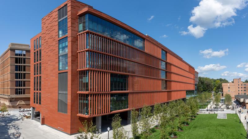 Exterior photo of the Verstandig Pavillion at MedStar Georgetown University Hospital.