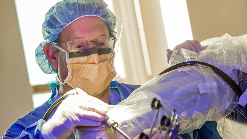 Dr Kenneth Tepper performs robotic-assisted surgery at MedStar Health.