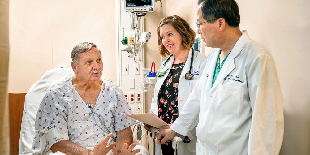 Amanda Beirne and Dr Sung Lee visit a patient who is recovering at MedStar Health