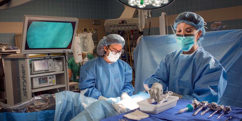 Operating room_surgery_2 people_MWHC_WASHINGTON_DC_Urogynecology_460A6429final