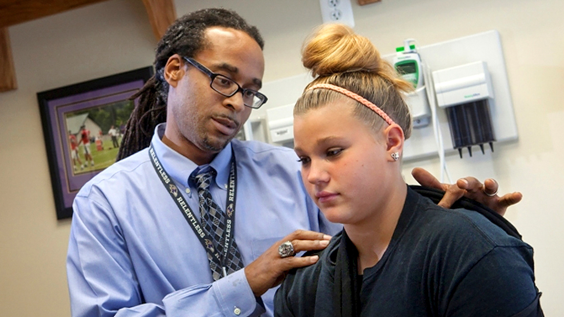 A MedStar Health sports medicine provider examines a young athlete.